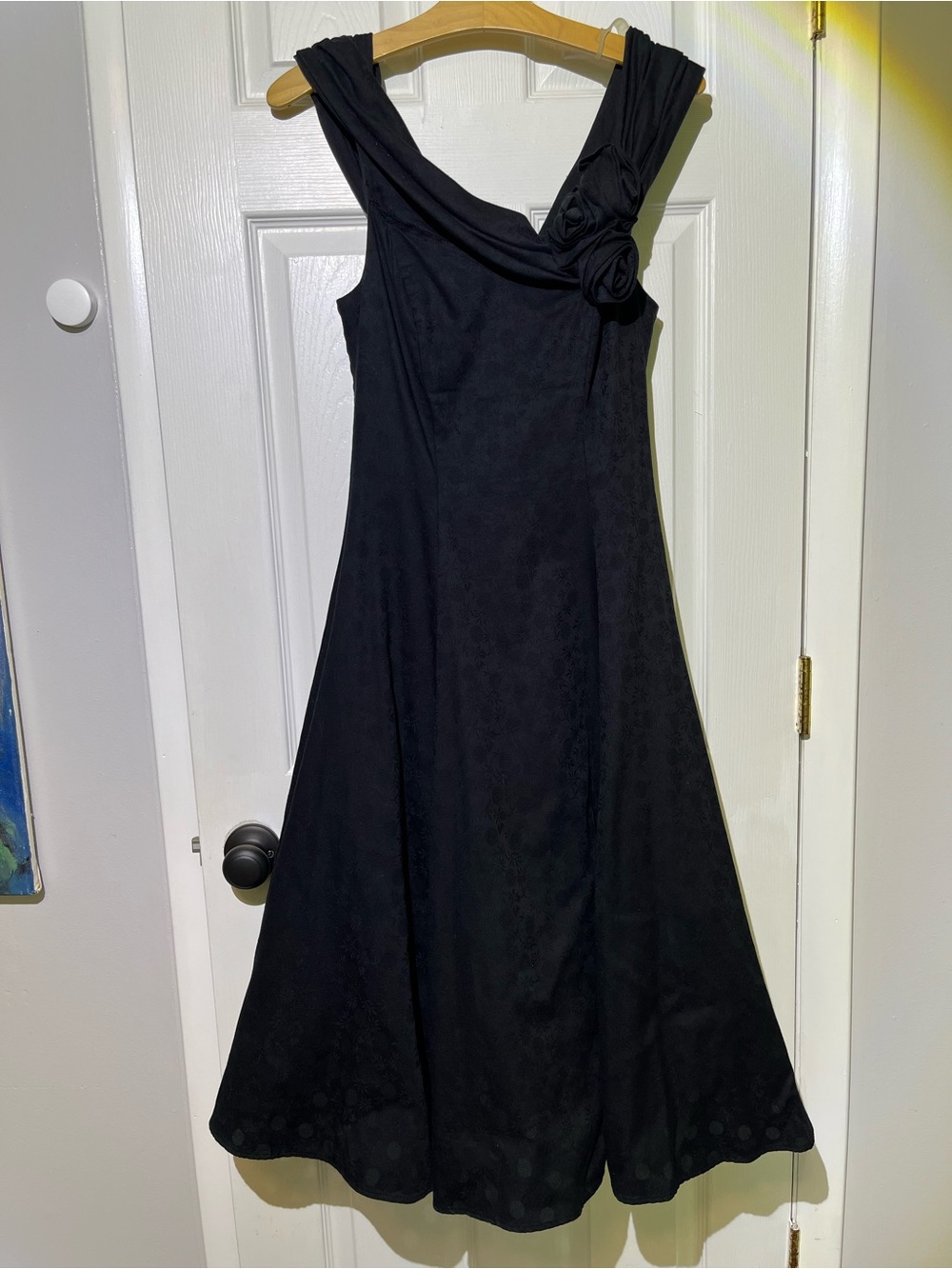 Vintage Black Sleeveless A-Line Prom Dress with Rosette Accent